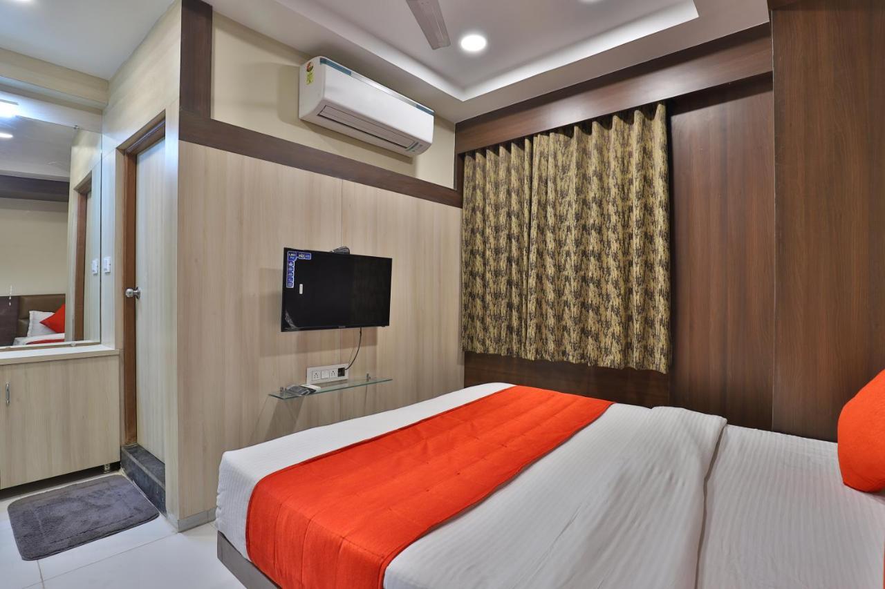 Hotel Park Land Ахмедабад Экстерьер фото
